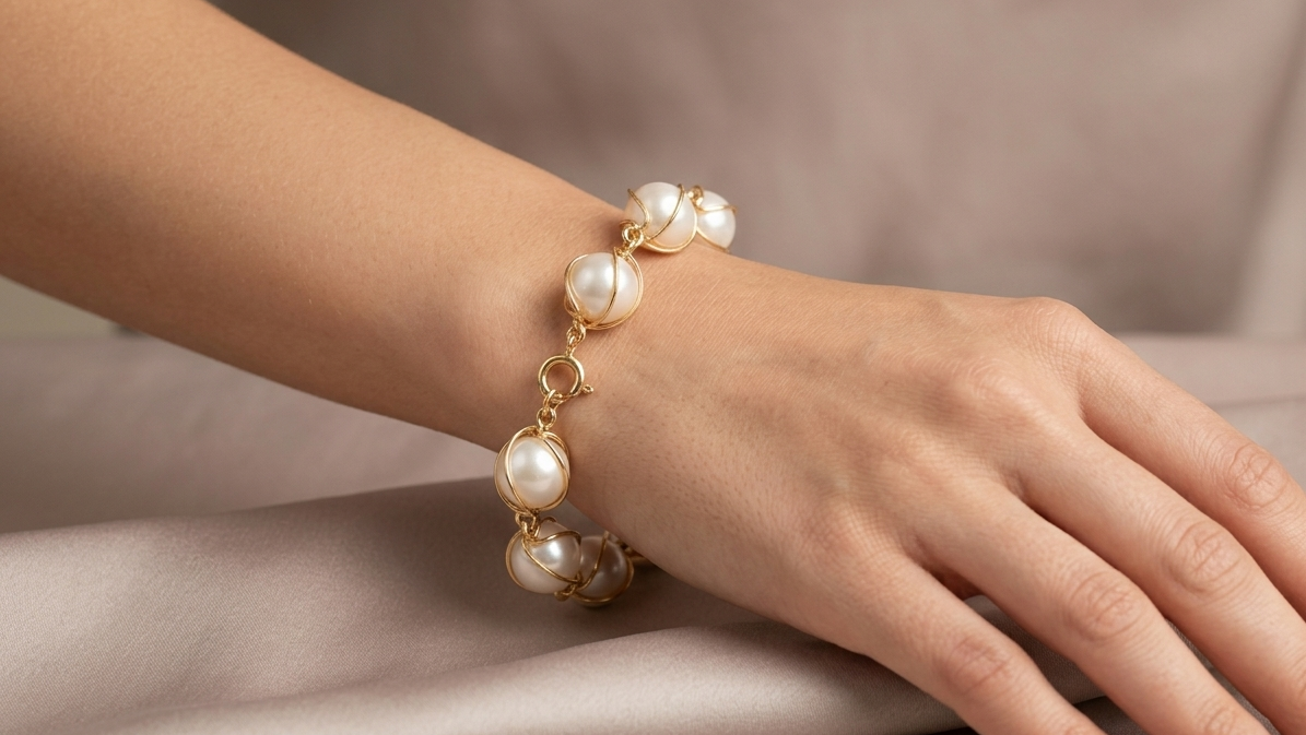 White Freshwater Pearl Wire Cage Bracelet — detail